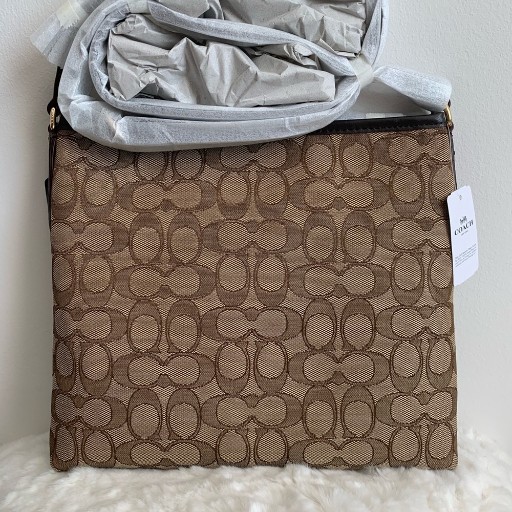 SOLD!! 💞COACH File Crossbody Signature Jacquard - Picture 3 of 5